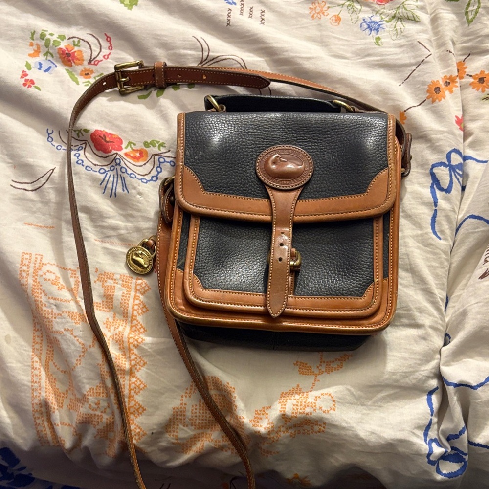 doonie burke lassic Black and Tan Leather Bag